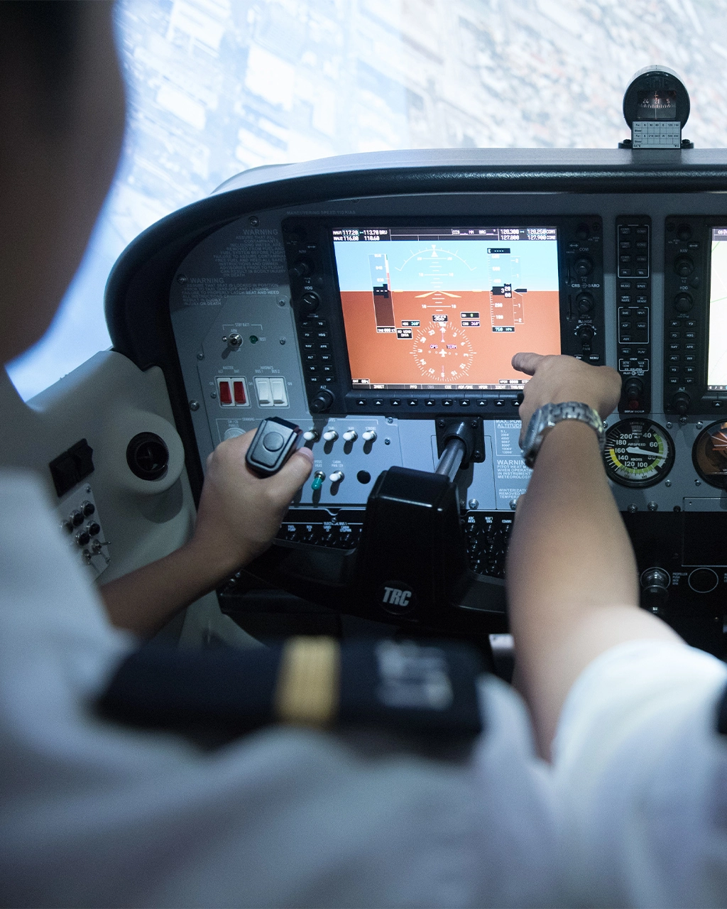 TRC472-Cessna-172-Flight-Simulator-Learn-To-Fly-Melbourne-Cockpit-Mobile